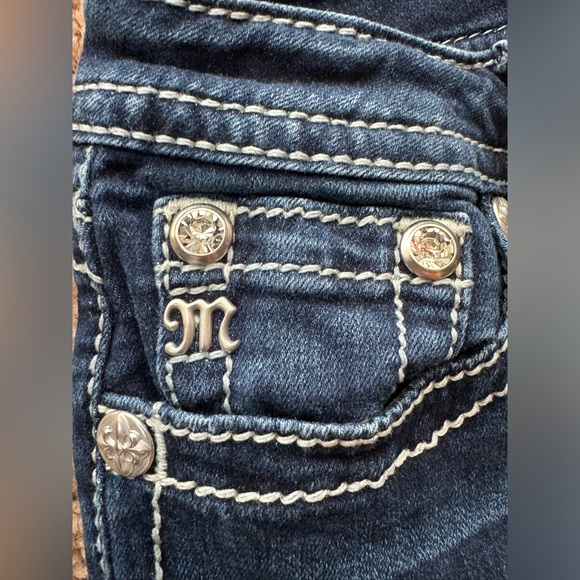 Like New Miss Me Low Rise Boot Stretch Jeans size 26 - Picture 8 of 12